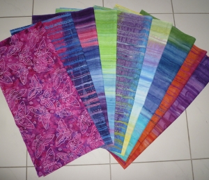 Stoffpackung Flying Colors Batik 9 Stück 25 x 110 cm - Restposten